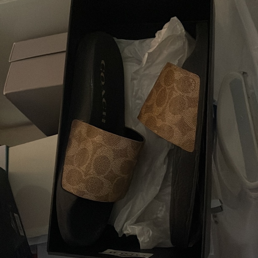 Coach Sliders - Picture 3 of 6